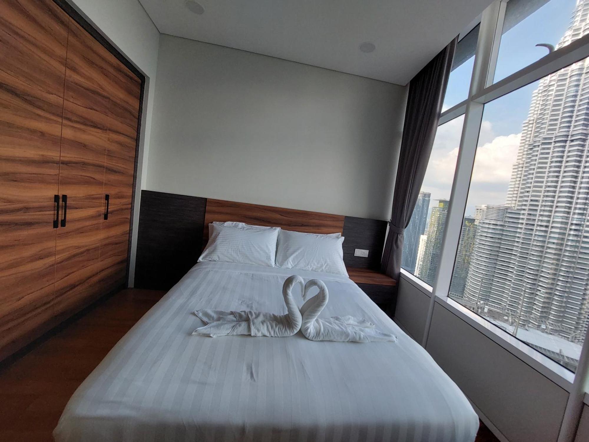 Sky Suites With Klcc Twin Tower View By Irent365 كوالالمبور الغرفة الصورة